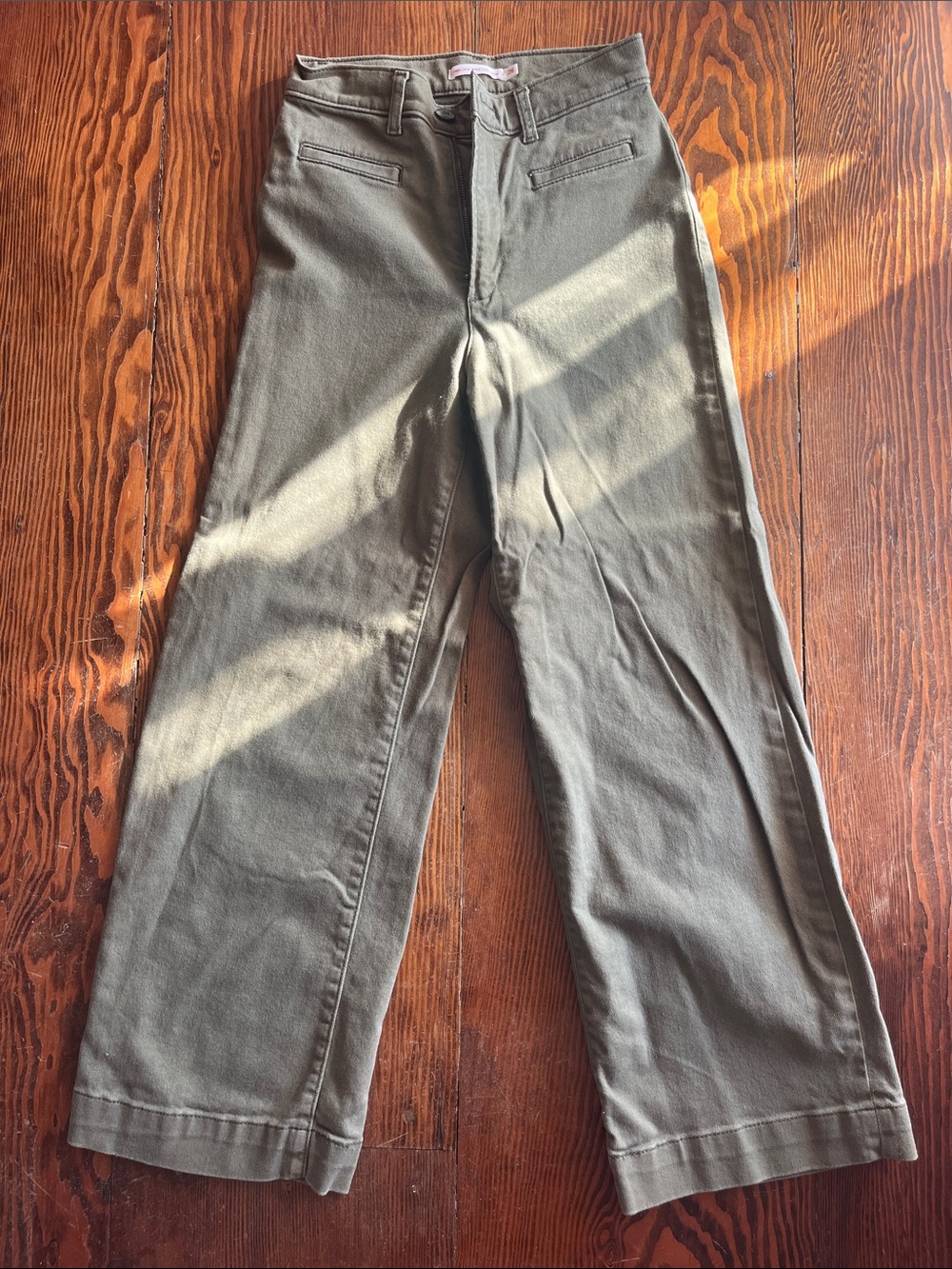 Womens high waist ribcage wide leg crop Levi’s size 26 Olive Green